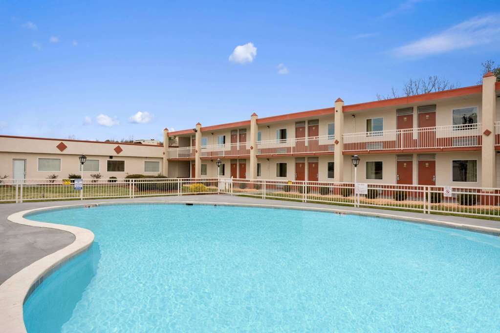 Days Inn by Wyndham Shelby