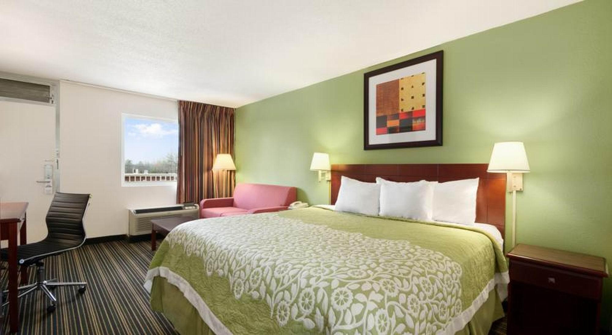 Days Inn by Wyndham Shelby
