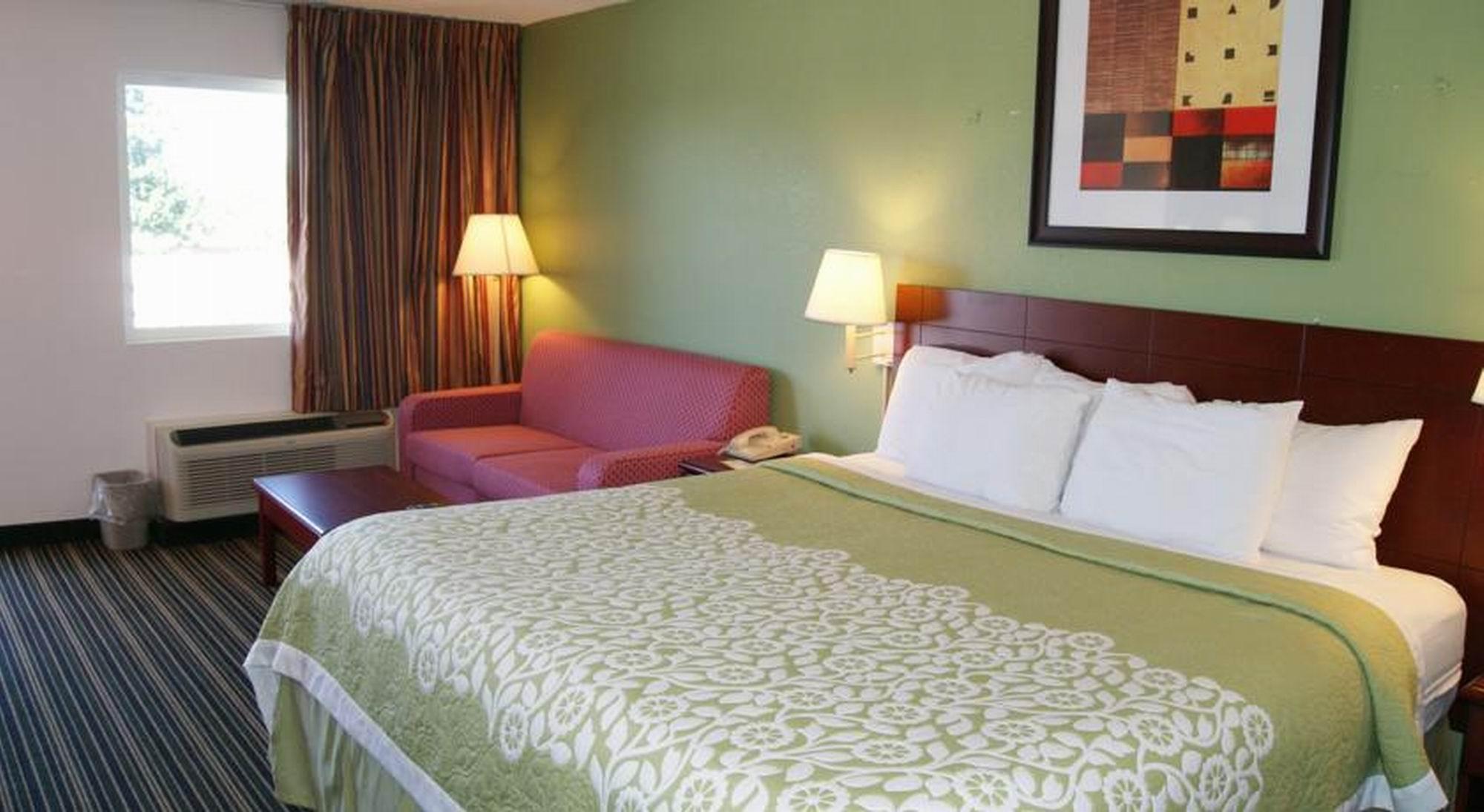 Days Inn by Wyndham Shelby