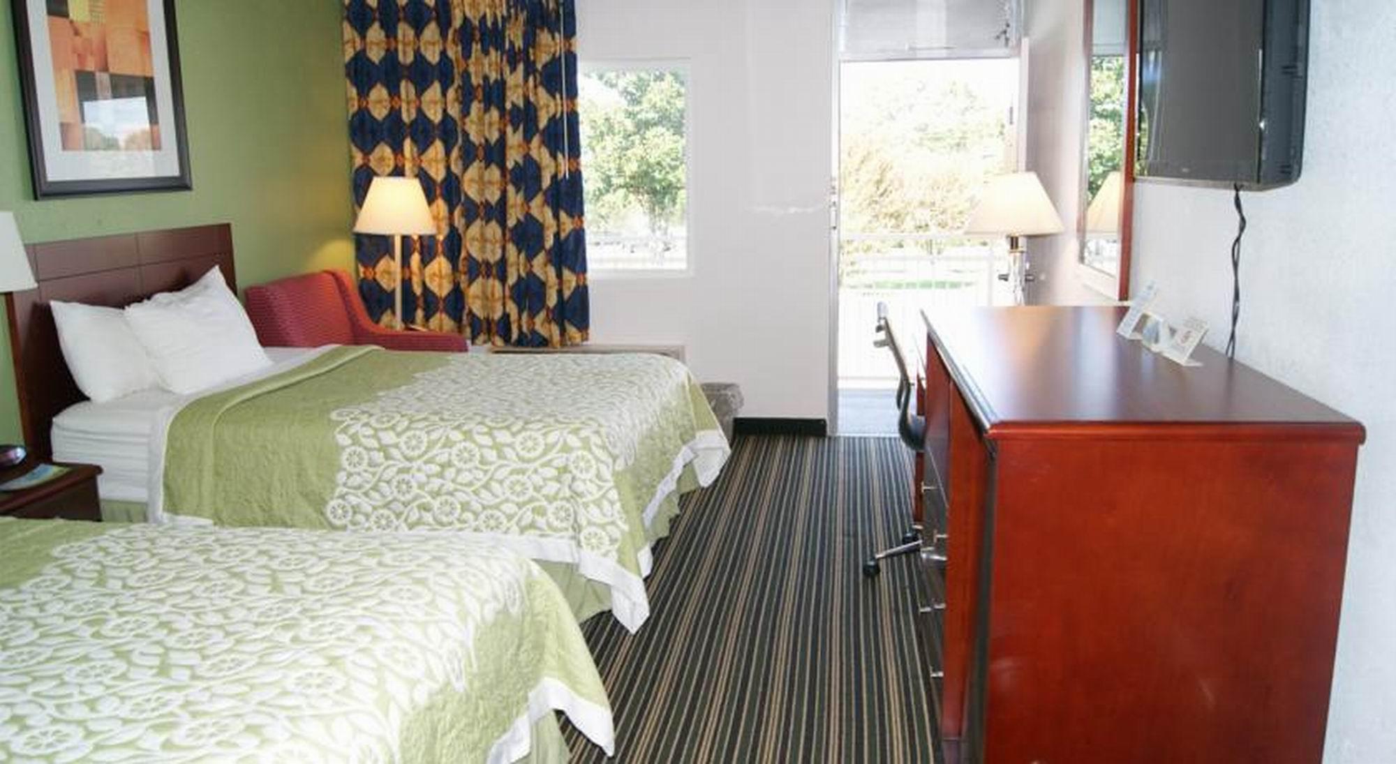 Days Inn by Wyndham Shelby