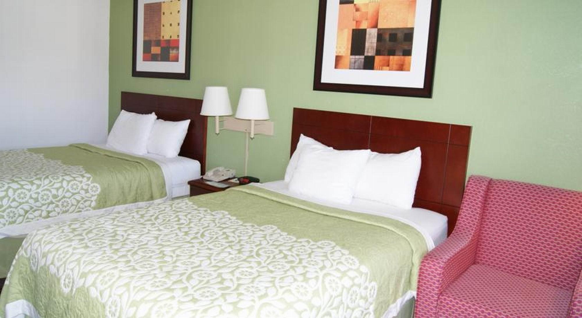 Days Inn by Wyndham Shelby