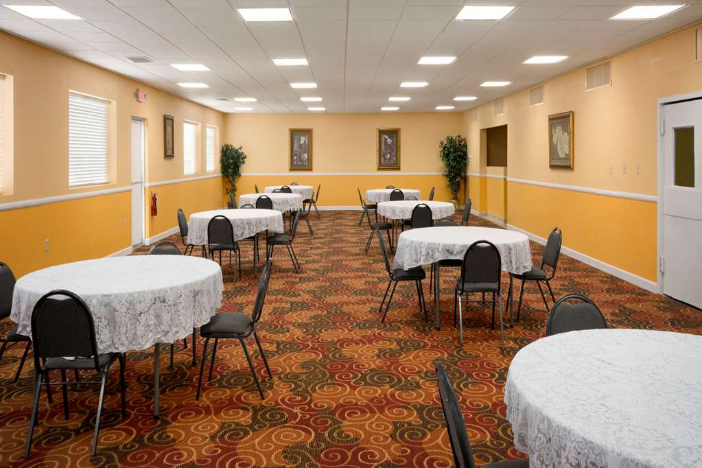 Days Inn by Wyndham Shelby