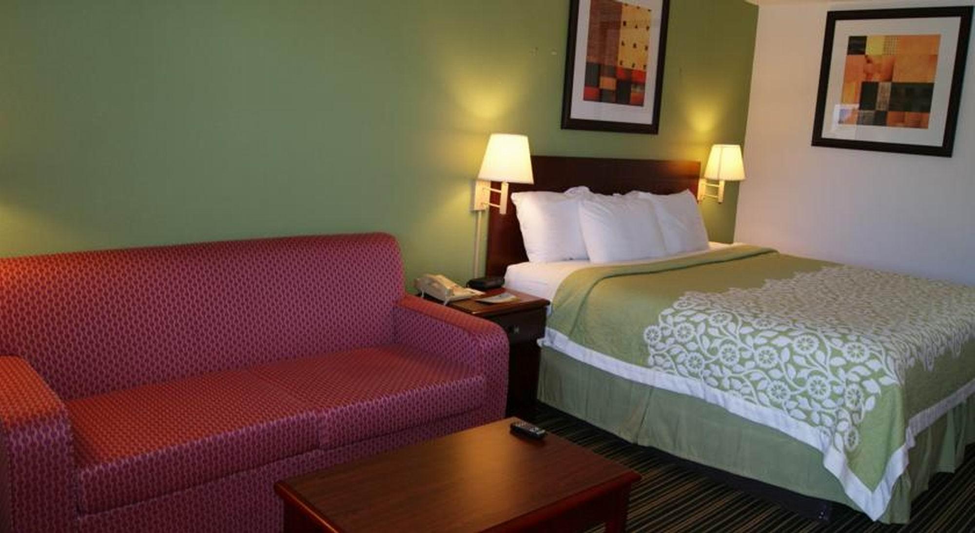 Days Inn by Wyndham Shelby