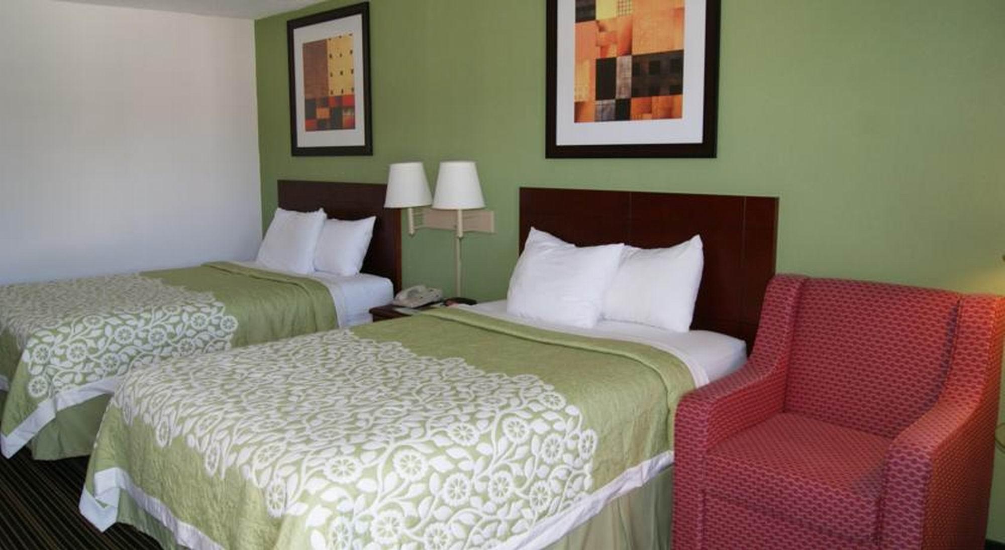 Days Inn by Wyndham Shelby