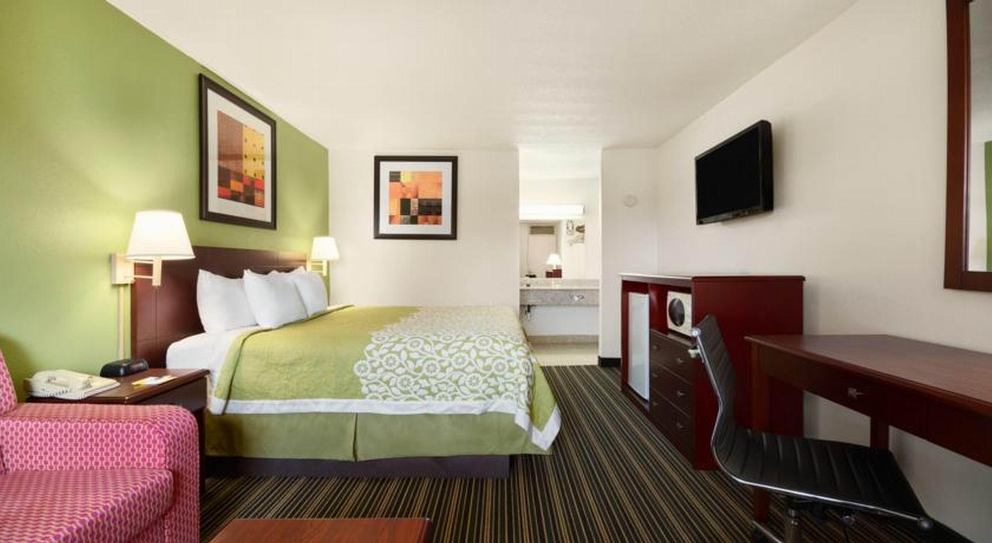 Days Inn by Wyndham Shelby