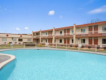 Days Inn by Wyndham Shelby
