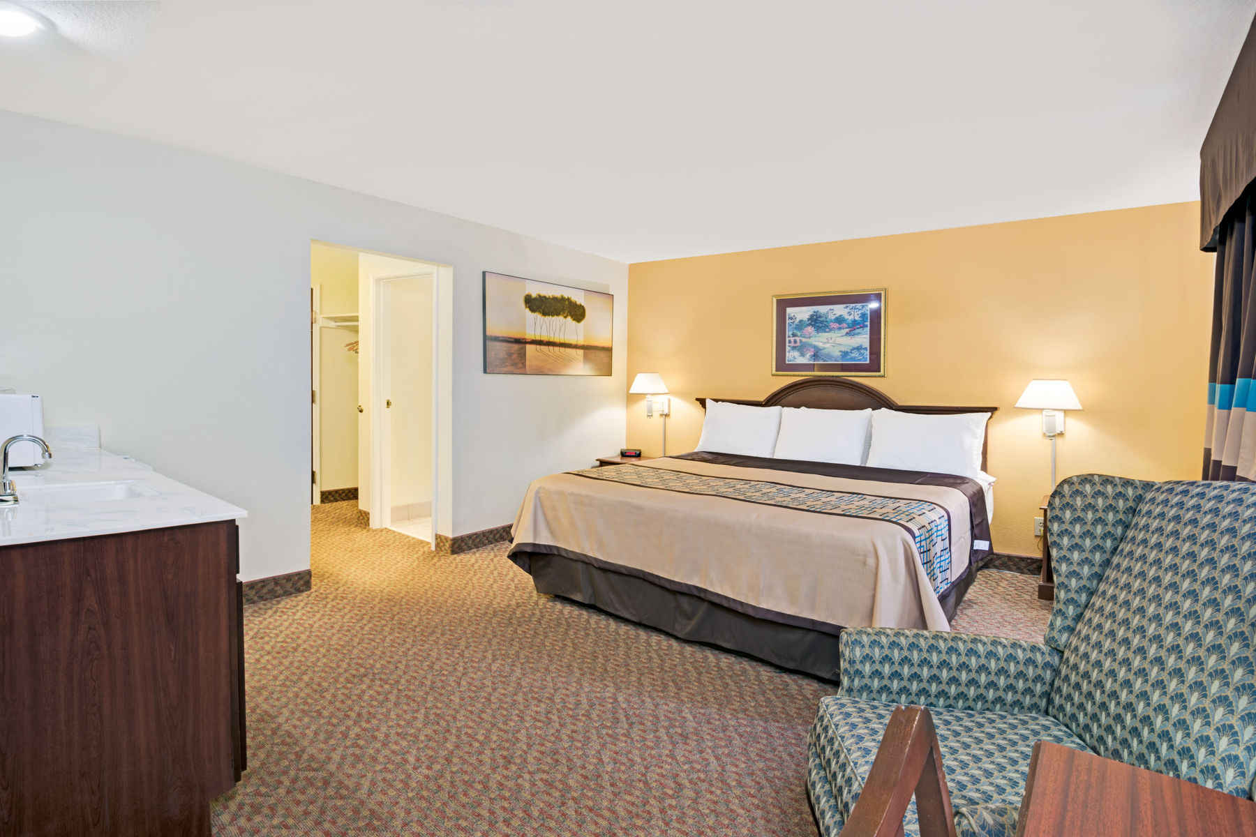 Days Inn & Suites by Wyndham Siler City