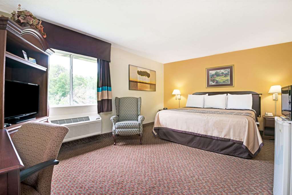 Days Inn & Suites by Wyndham Siler City