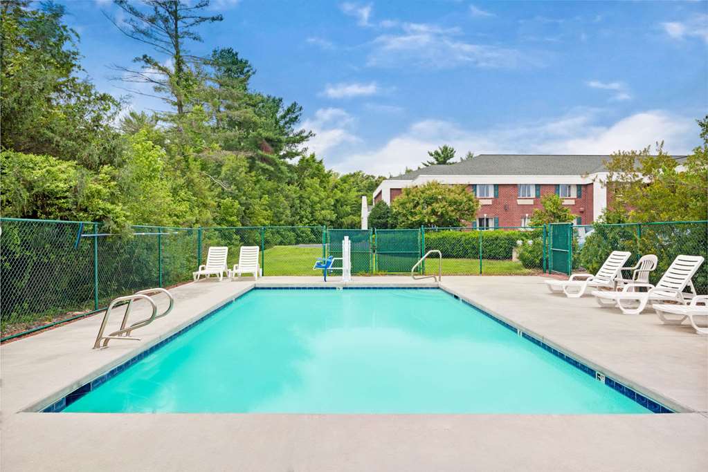 Days Inn & Suites by Wyndham Siler City