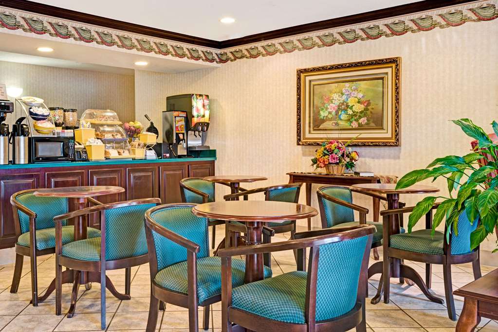 Days Inn & Suites by Wyndham Siler City