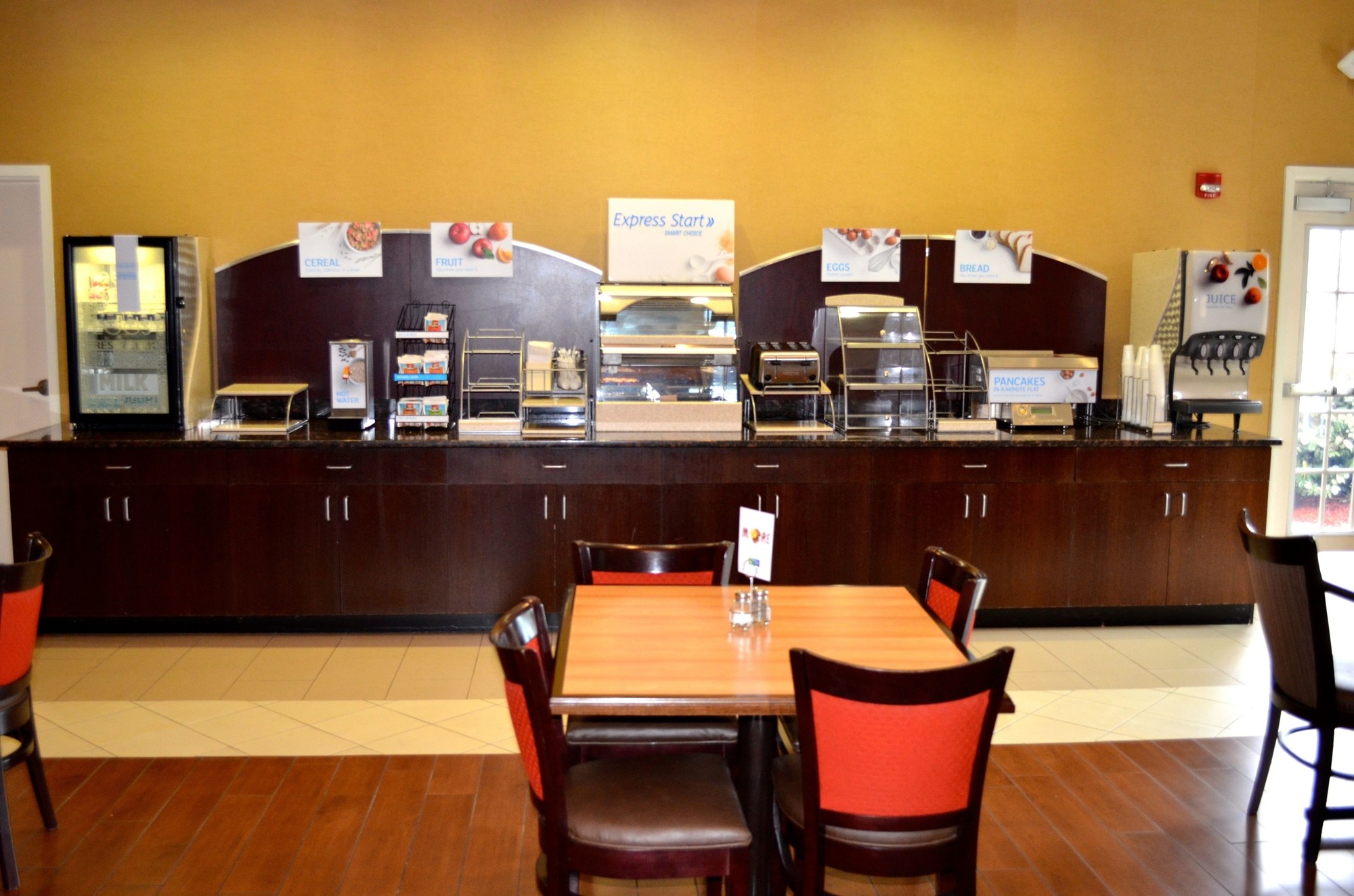 Holiday Inn Express Hotel & Suites Smithfield - Selma I-95