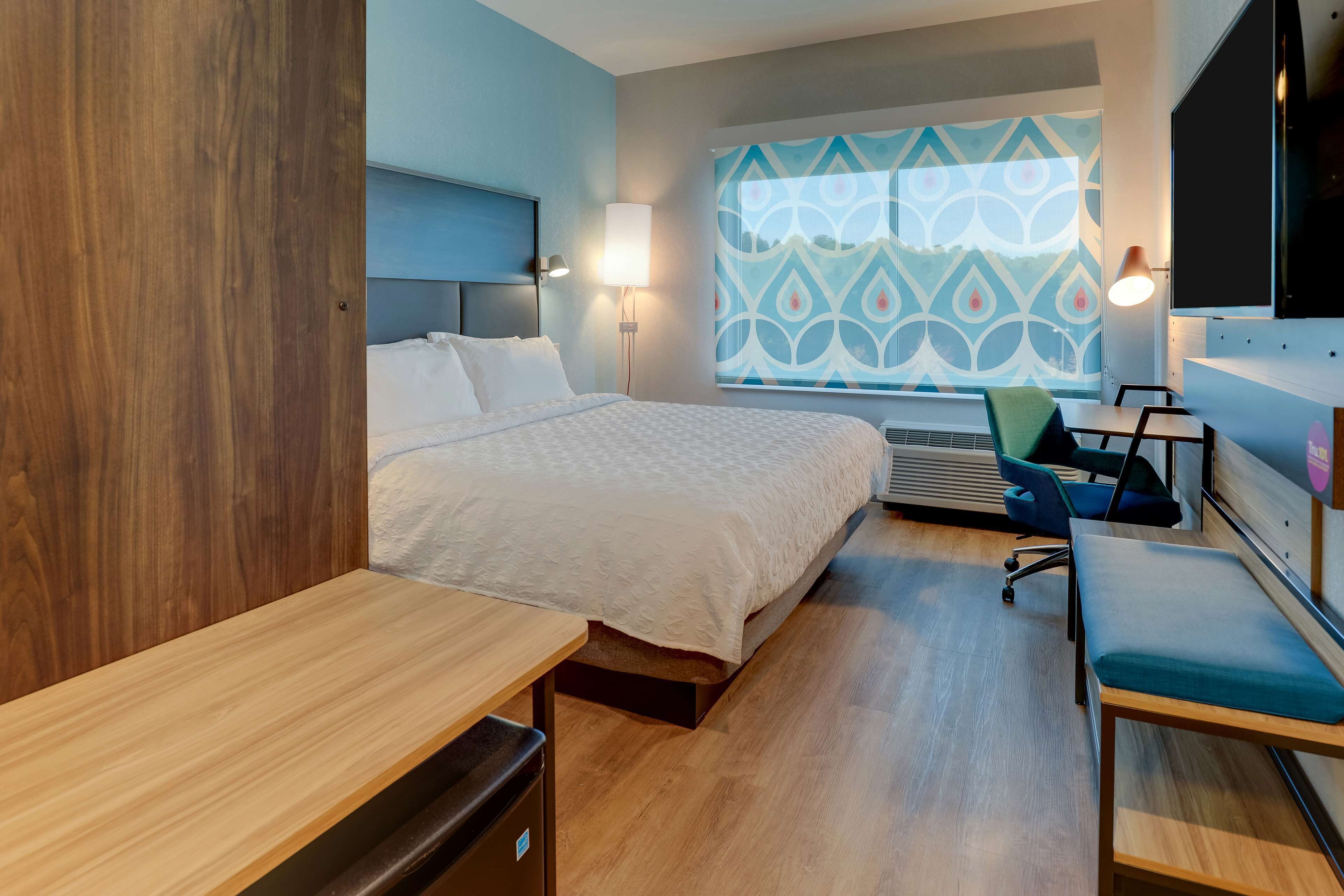 Tru by Hilton Smithfield I-95