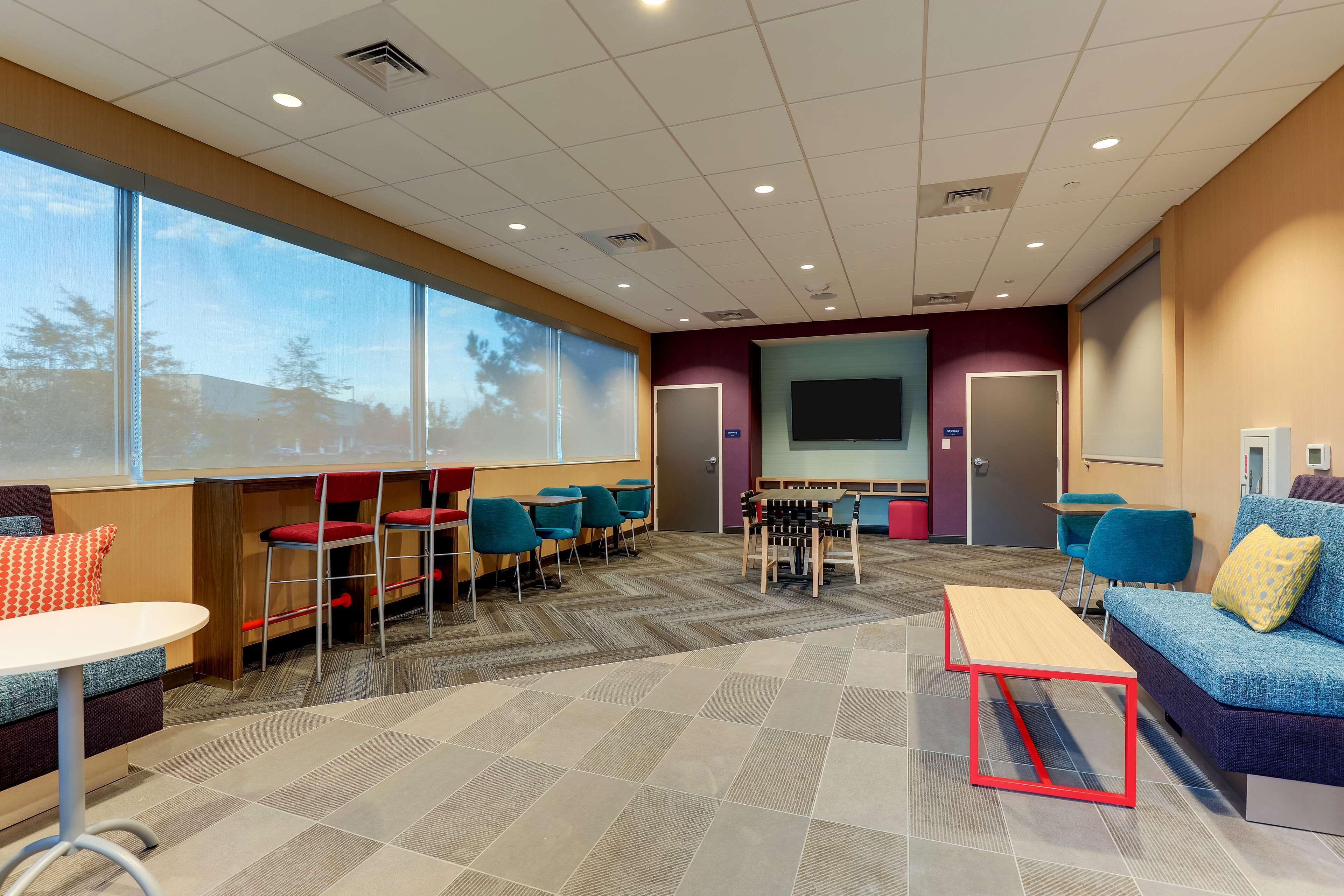 Tru by Hilton Smithfield I-95