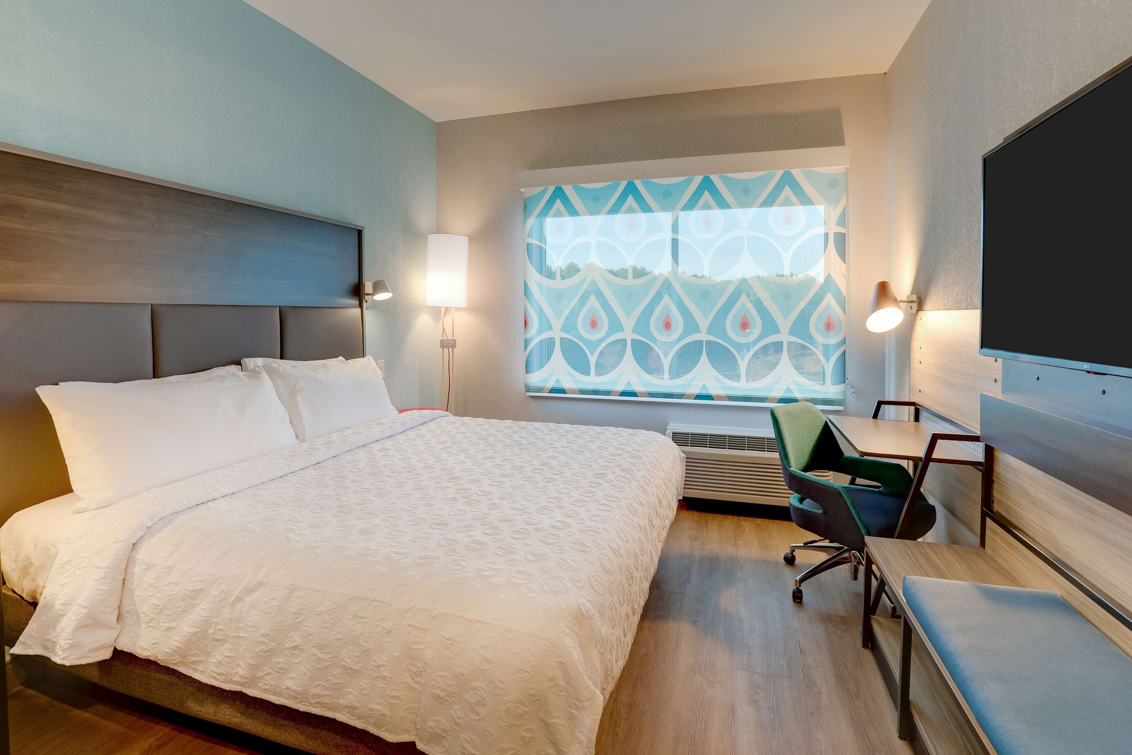 Tru by Hilton Smithfield I-95