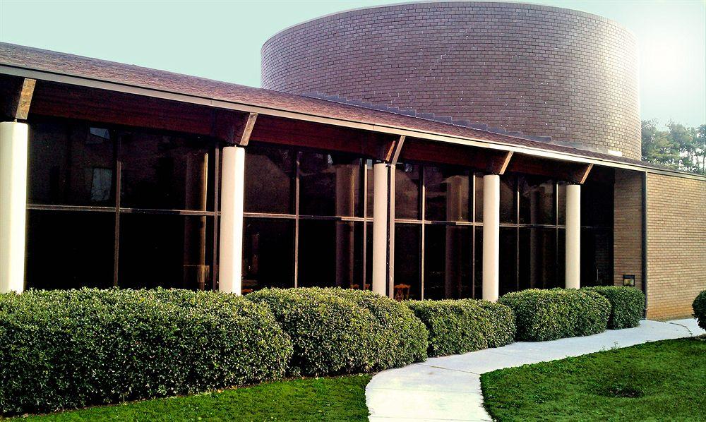 Days Inn & Conf Center by Wyndham Southern Pines Pinehurst