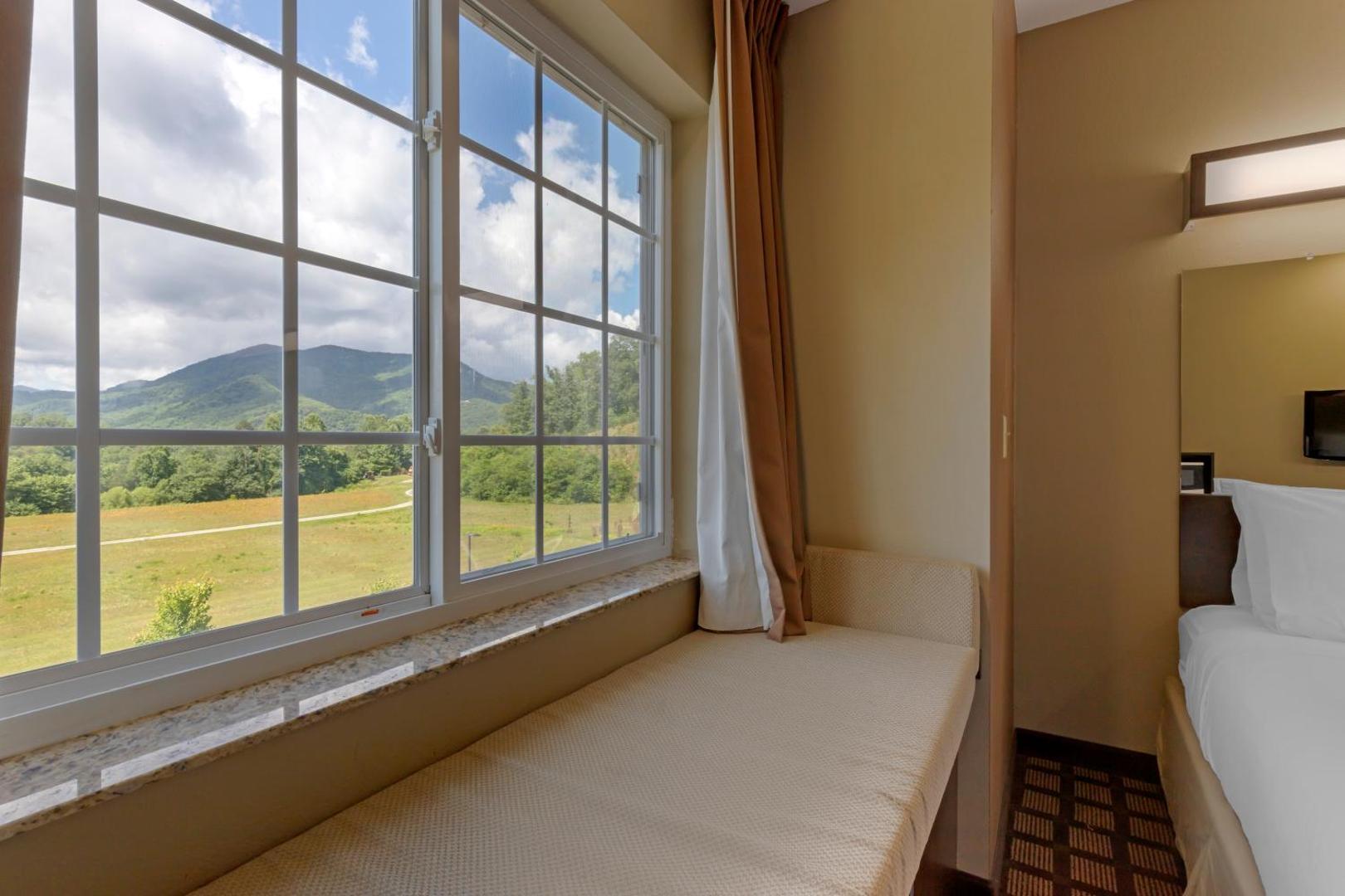 Microtel Inn & Suites by Wyndham Sylva Dillsboro Area