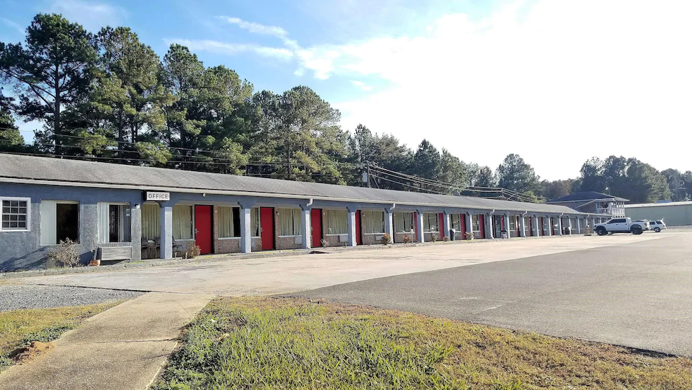 Roadway Inn
