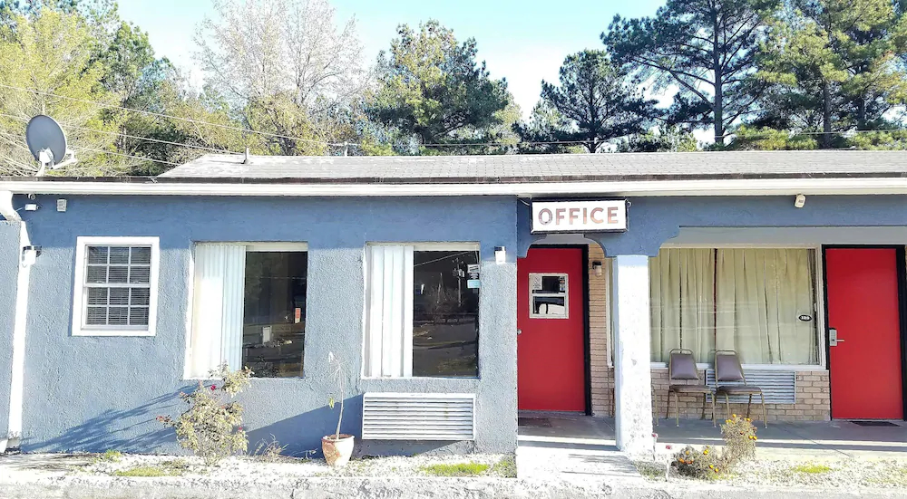 Roadway Inn