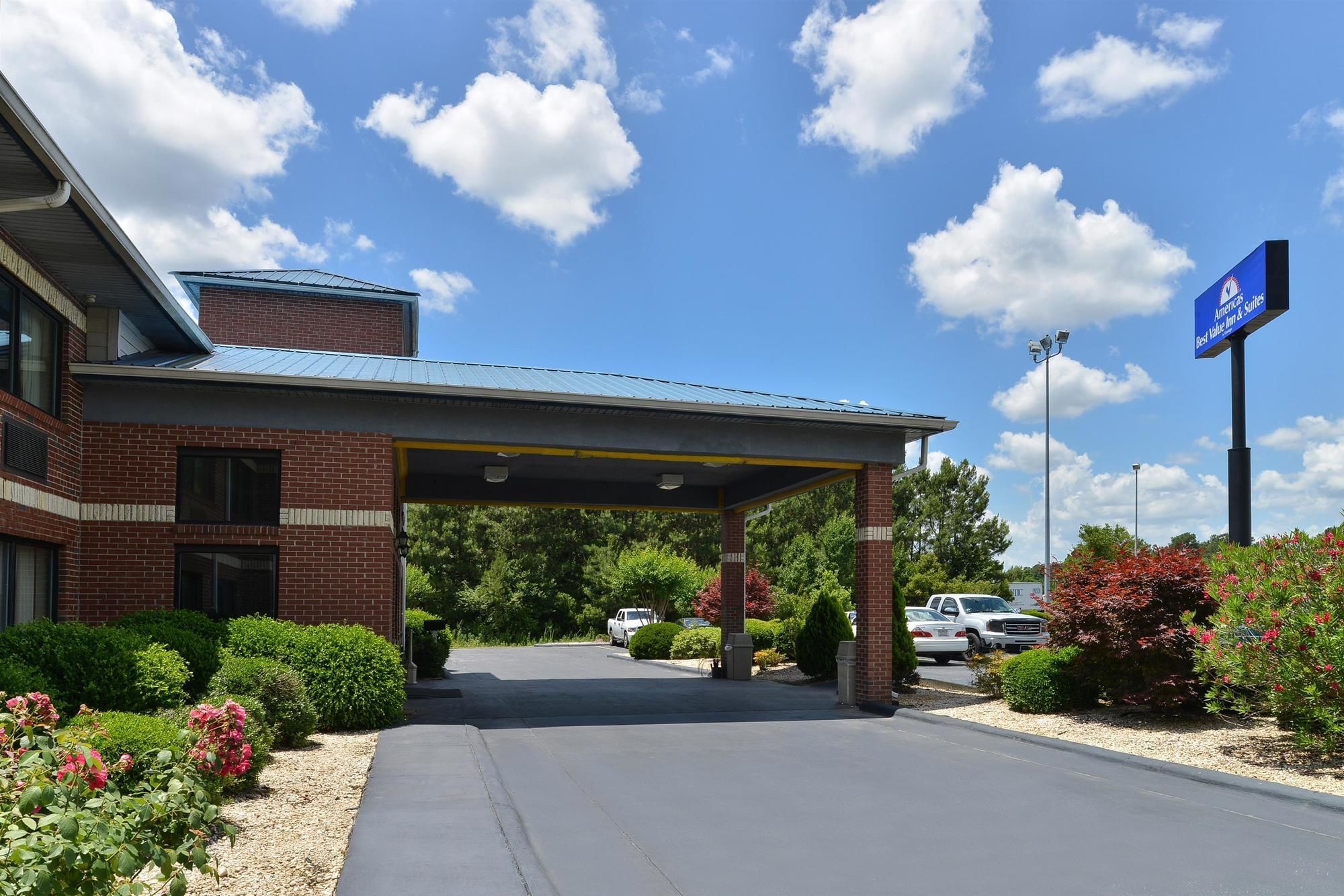 Econo Lodge Inn & Suites