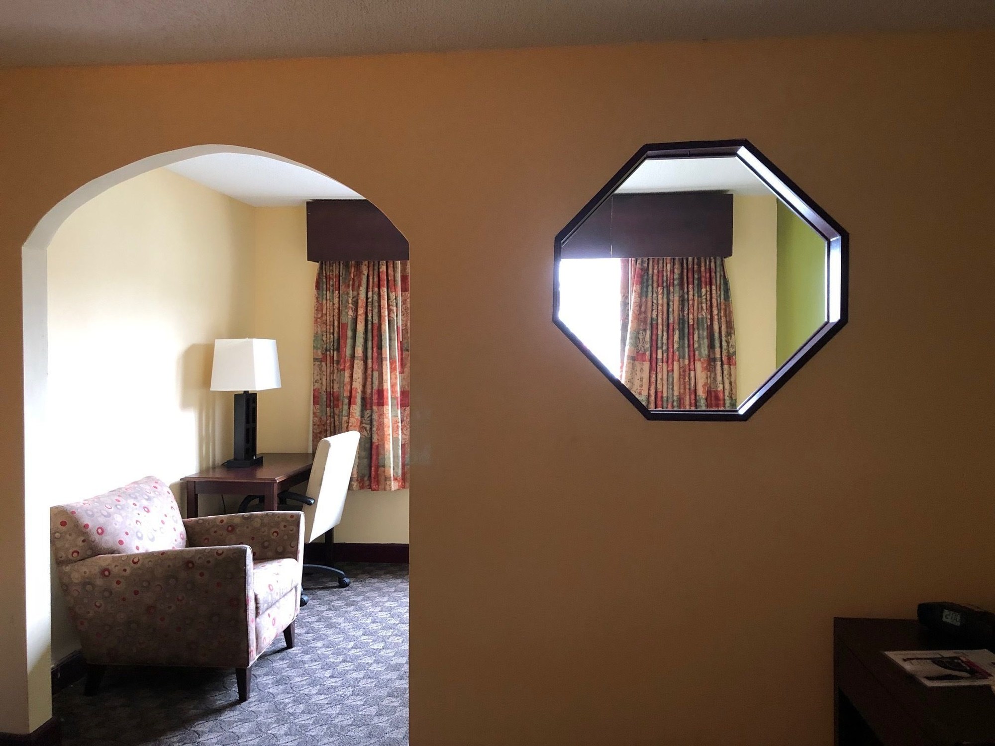 Econo Lodge Inn & Suites