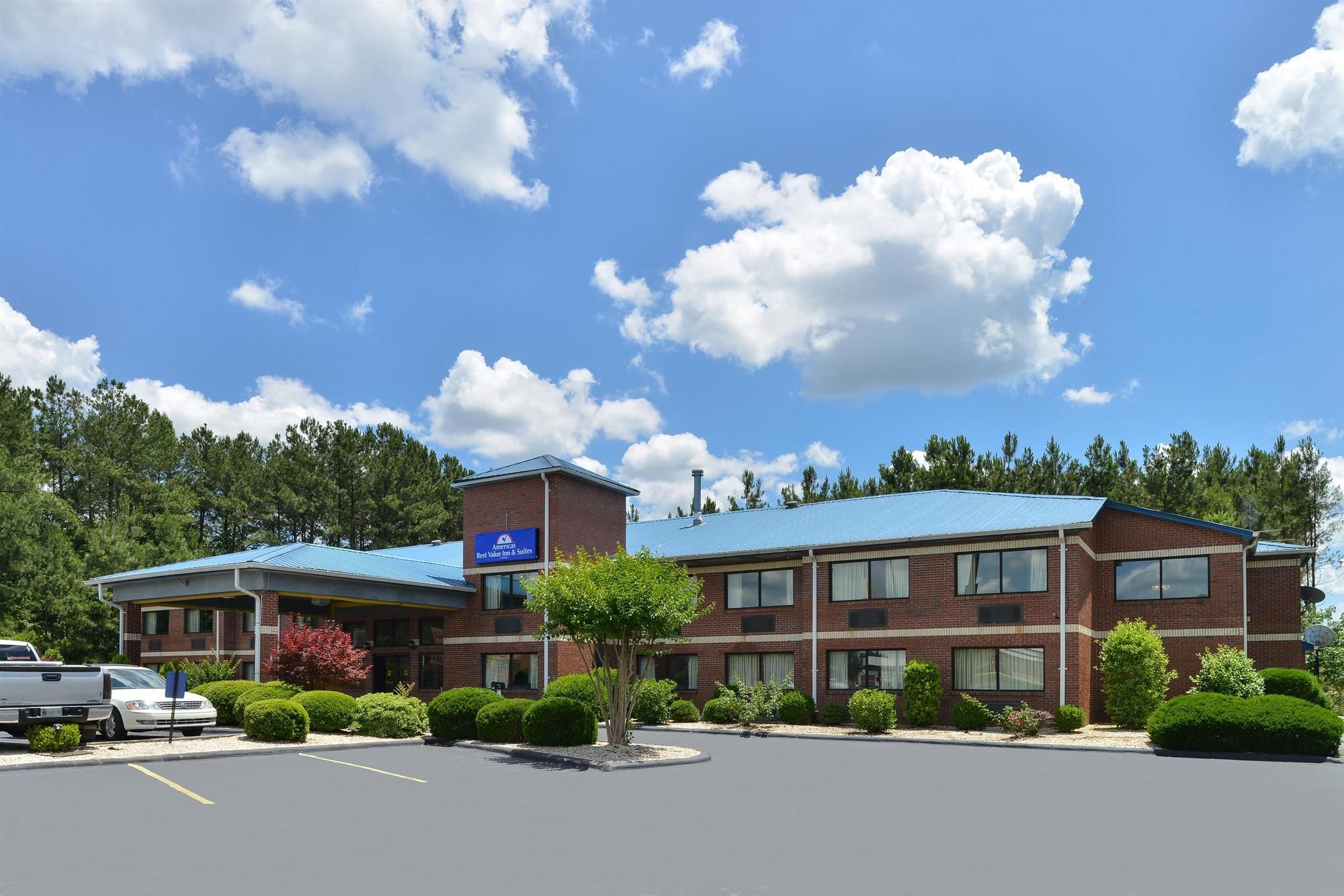 Econo Lodge Inn & Suites