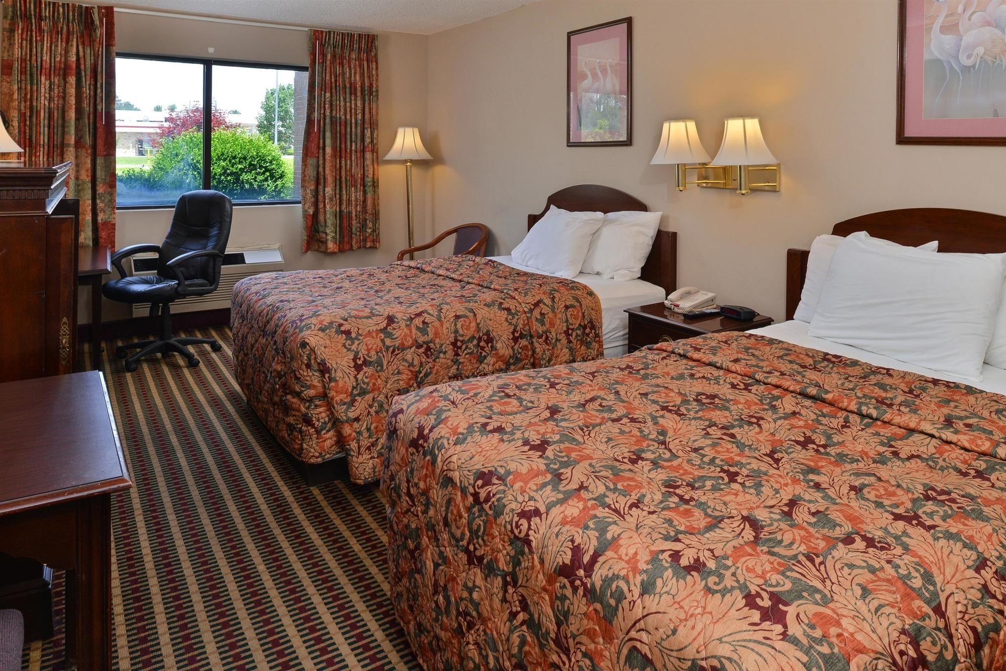 Econo Lodge Inn & Suites