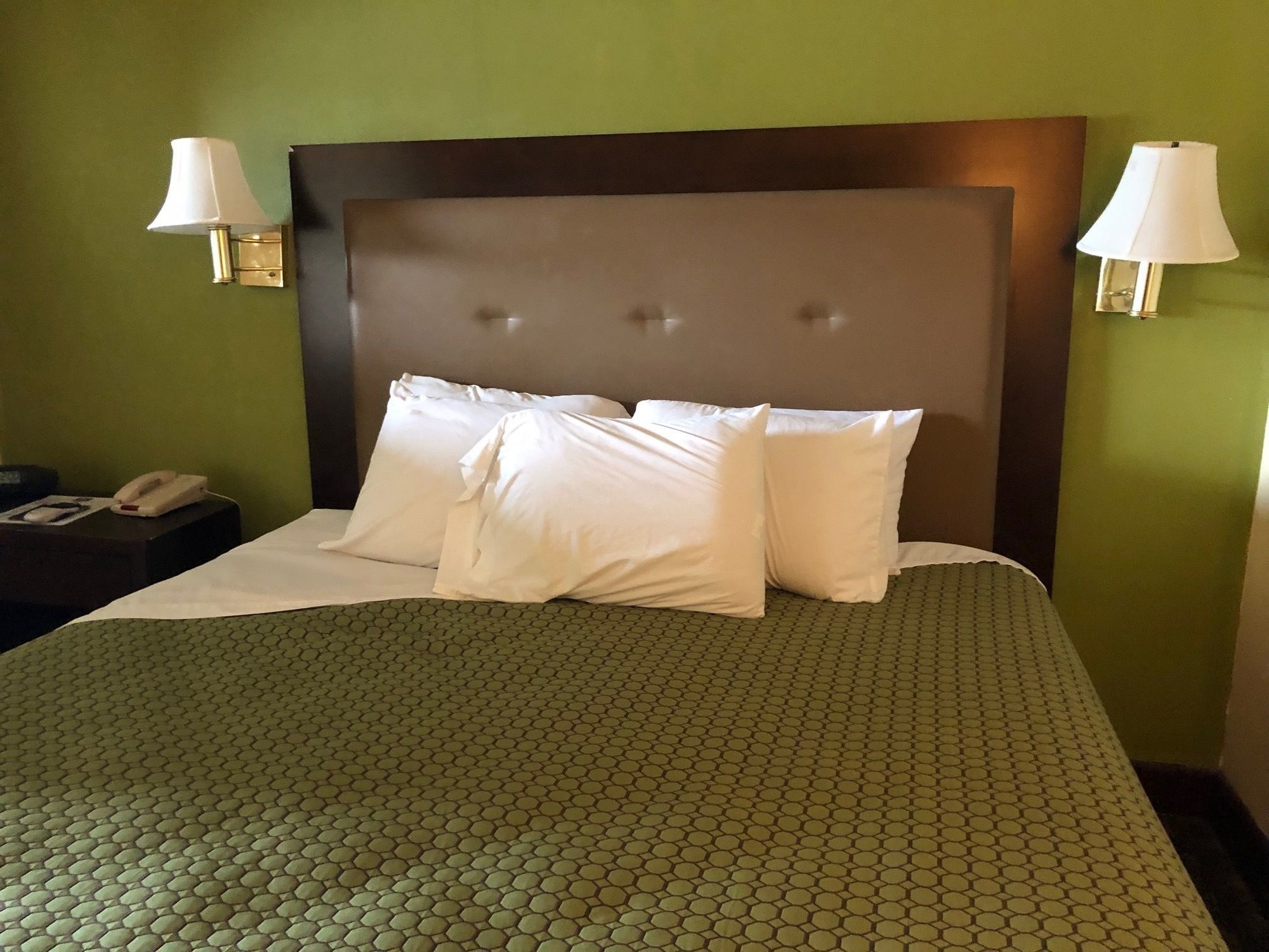 Econo Lodge Inn & Suites