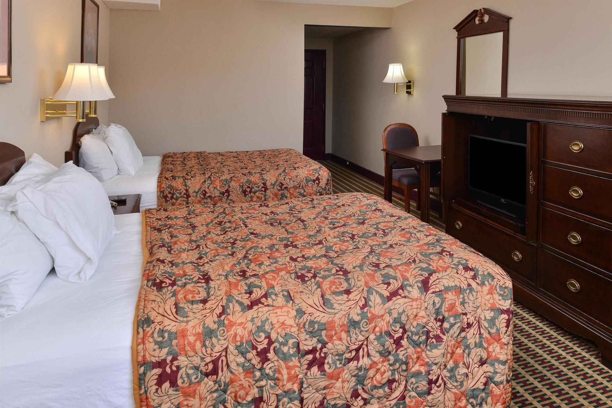 Econo Lodge Inn & Suites