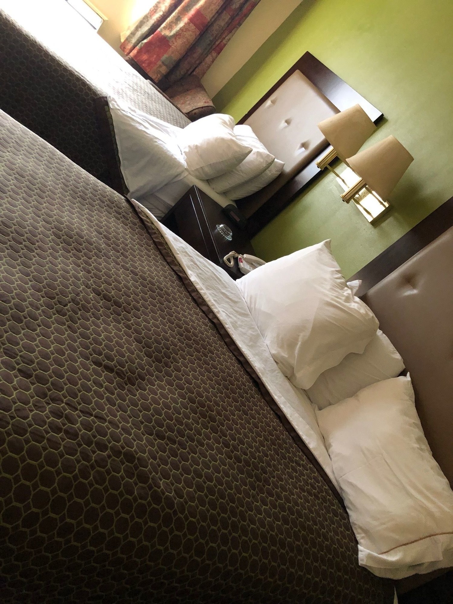 Econo Lodge Inn & Suites