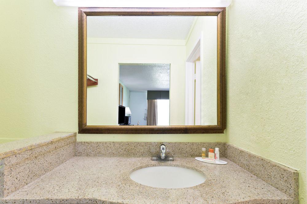 Days Inn by Wyndham Washington