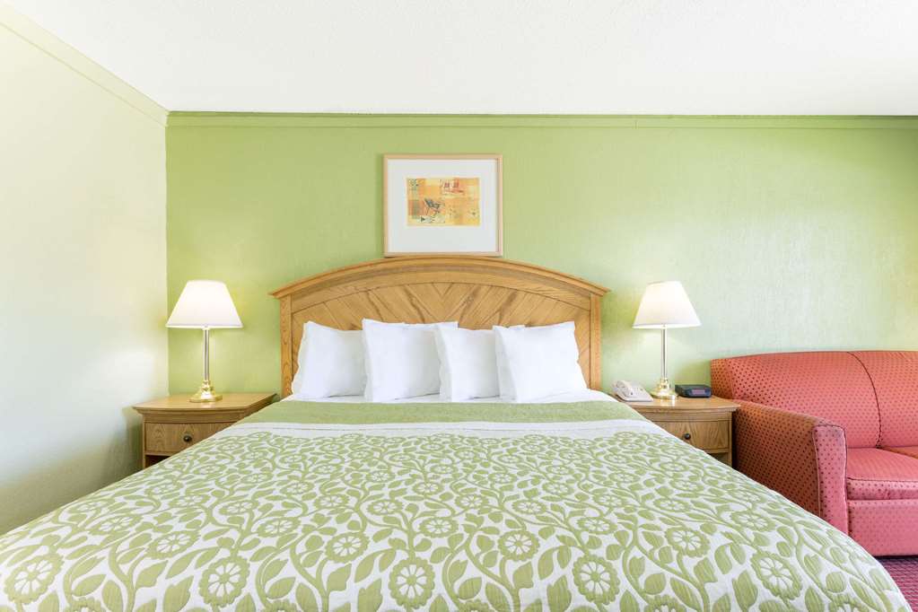 Days Inn by Wyndham Washington