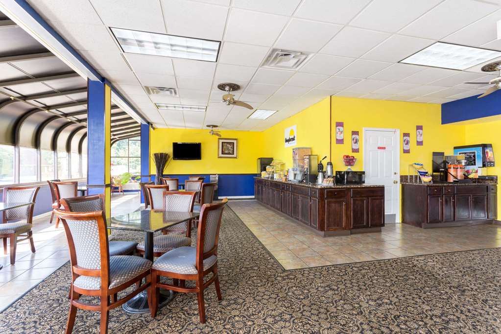 Days Inn by Wyndham Washington