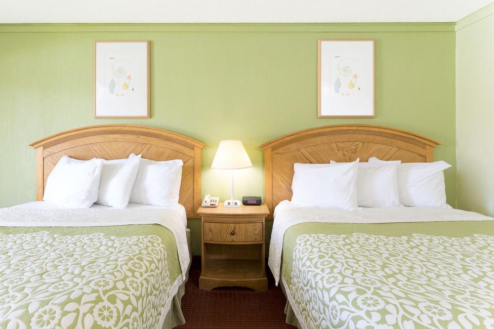 Days Inn by Wyndham Washington