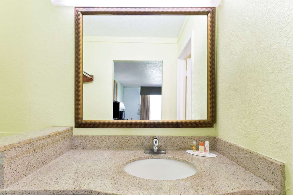 Days Inn by Wyndham Washington