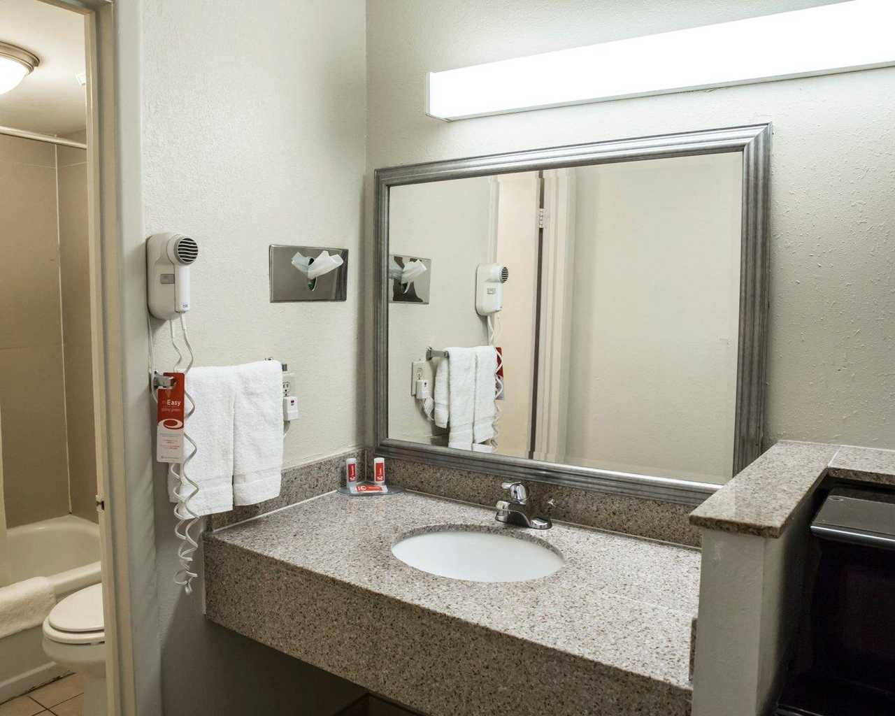 Econo Lodge North Washington