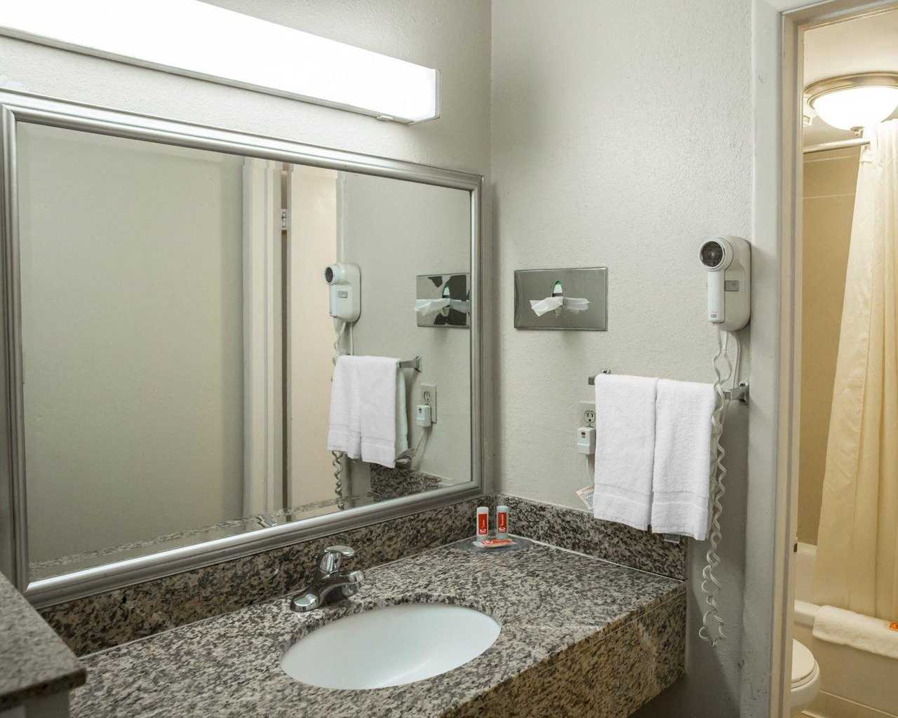 Econo Lodge North Washington