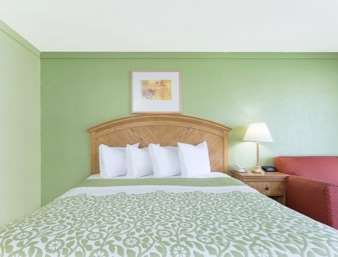 Days Inn by Wyndham Washington