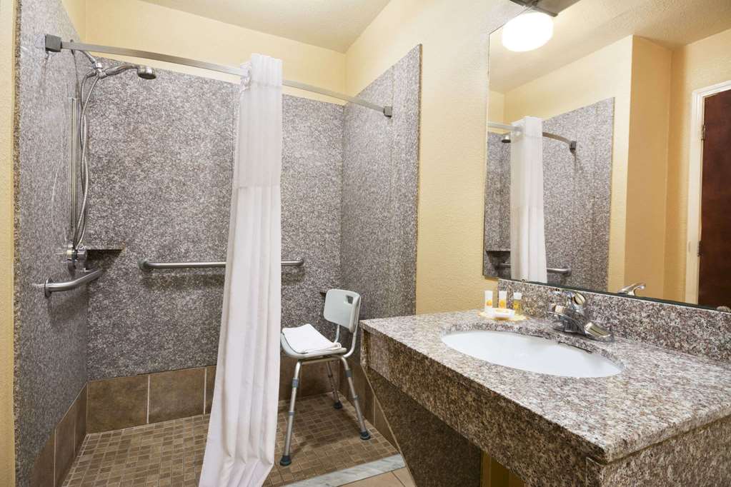 Days Inn by Wyndham Weldon Roanoke Rapids