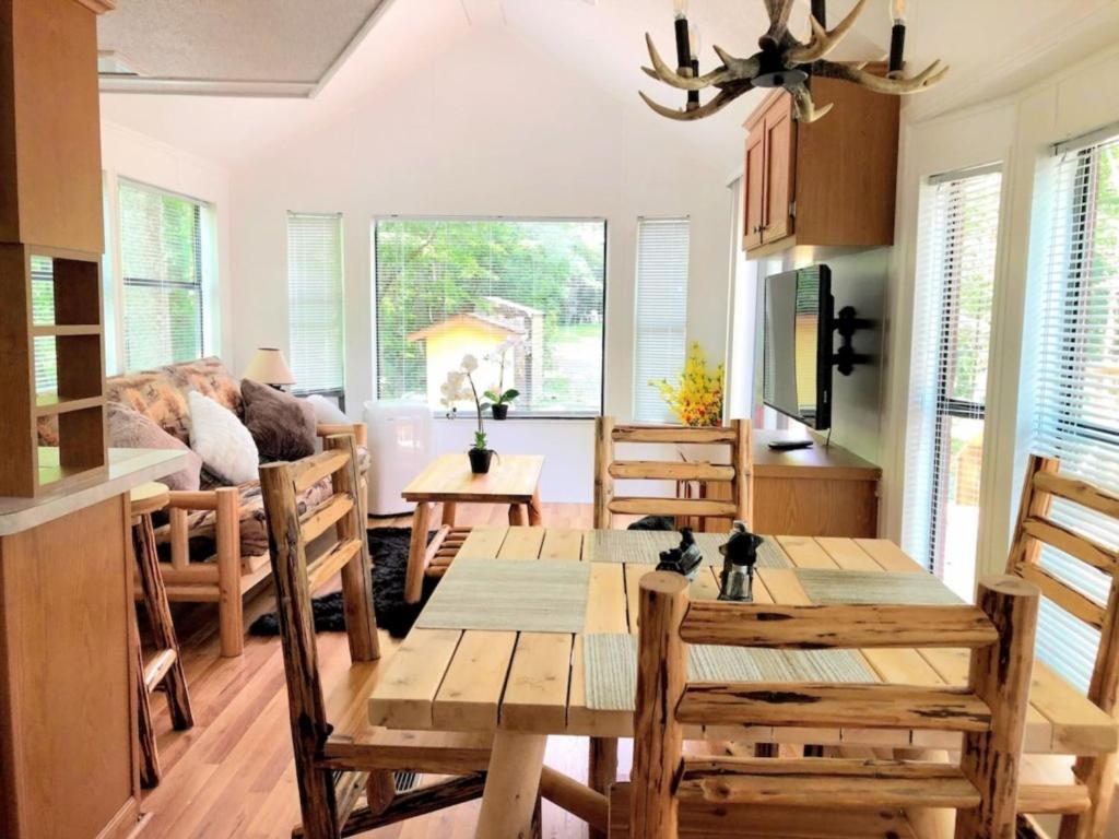 Smoky Mountain Views Cabins