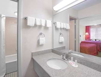 Days Inn by Wyndham Wilmington / University