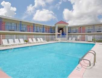 Days Inn by Wyndham Wilmington / University