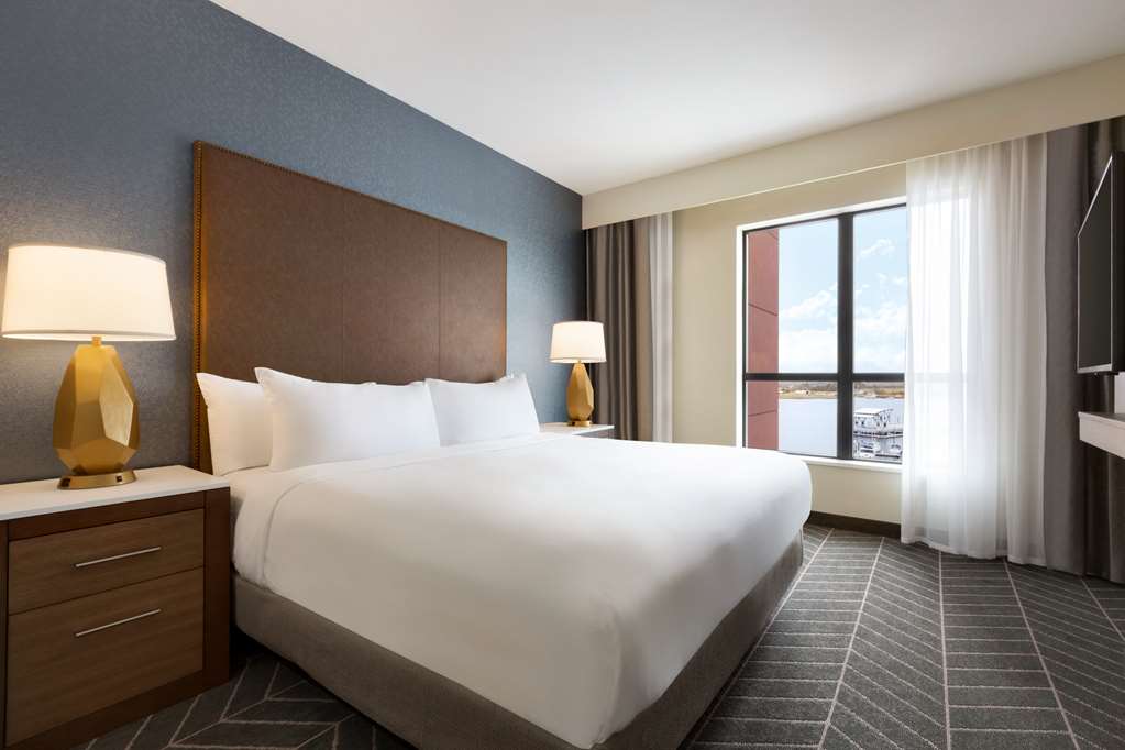 Embassy Suites by Hilton Wilmington Riverfront