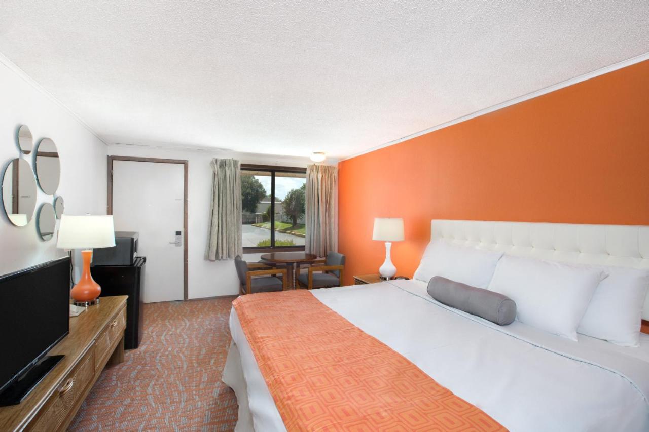Howard Johnson by Wyndham Wilmington