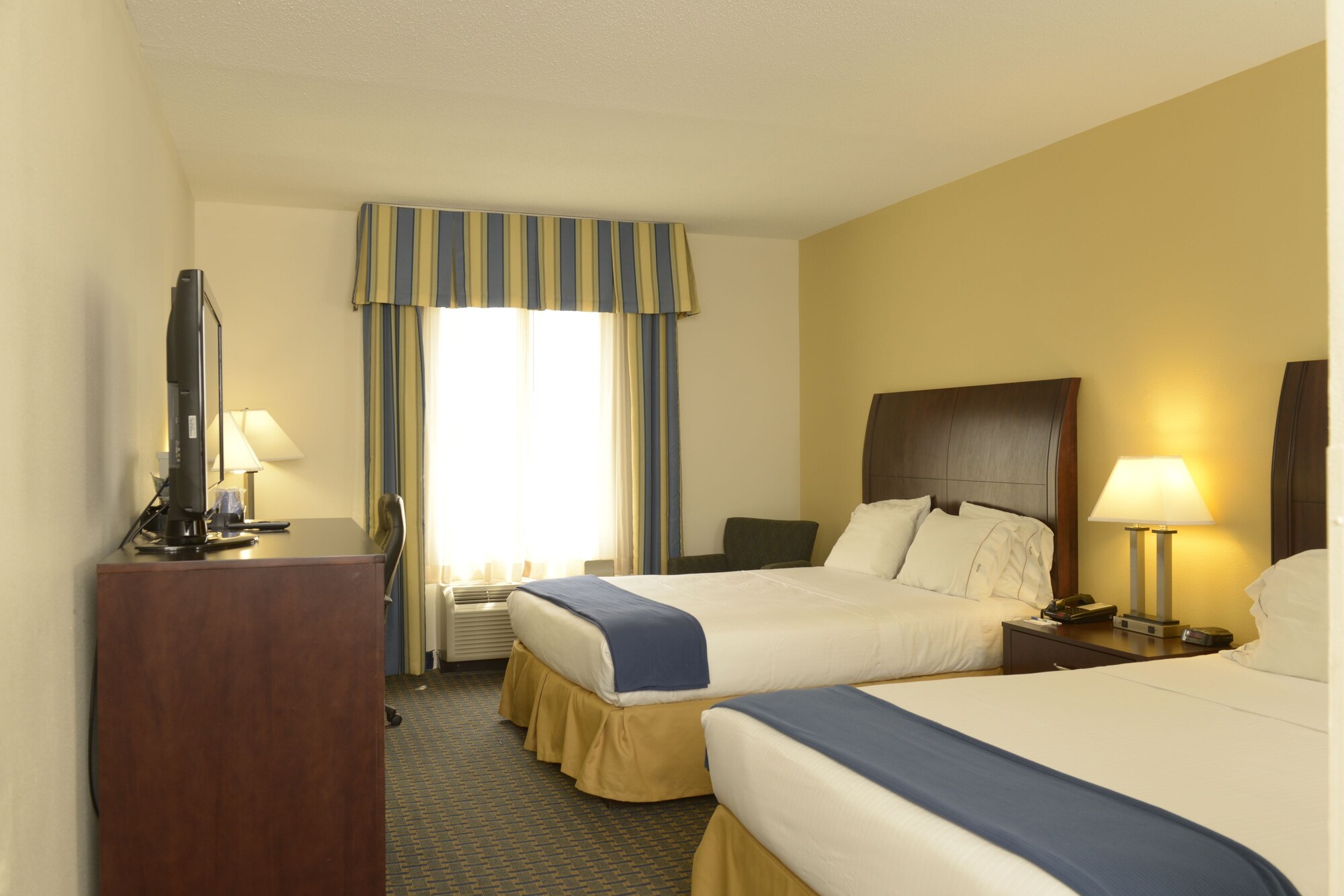 Holiday Inn Express & Suites Wilson - Downtown