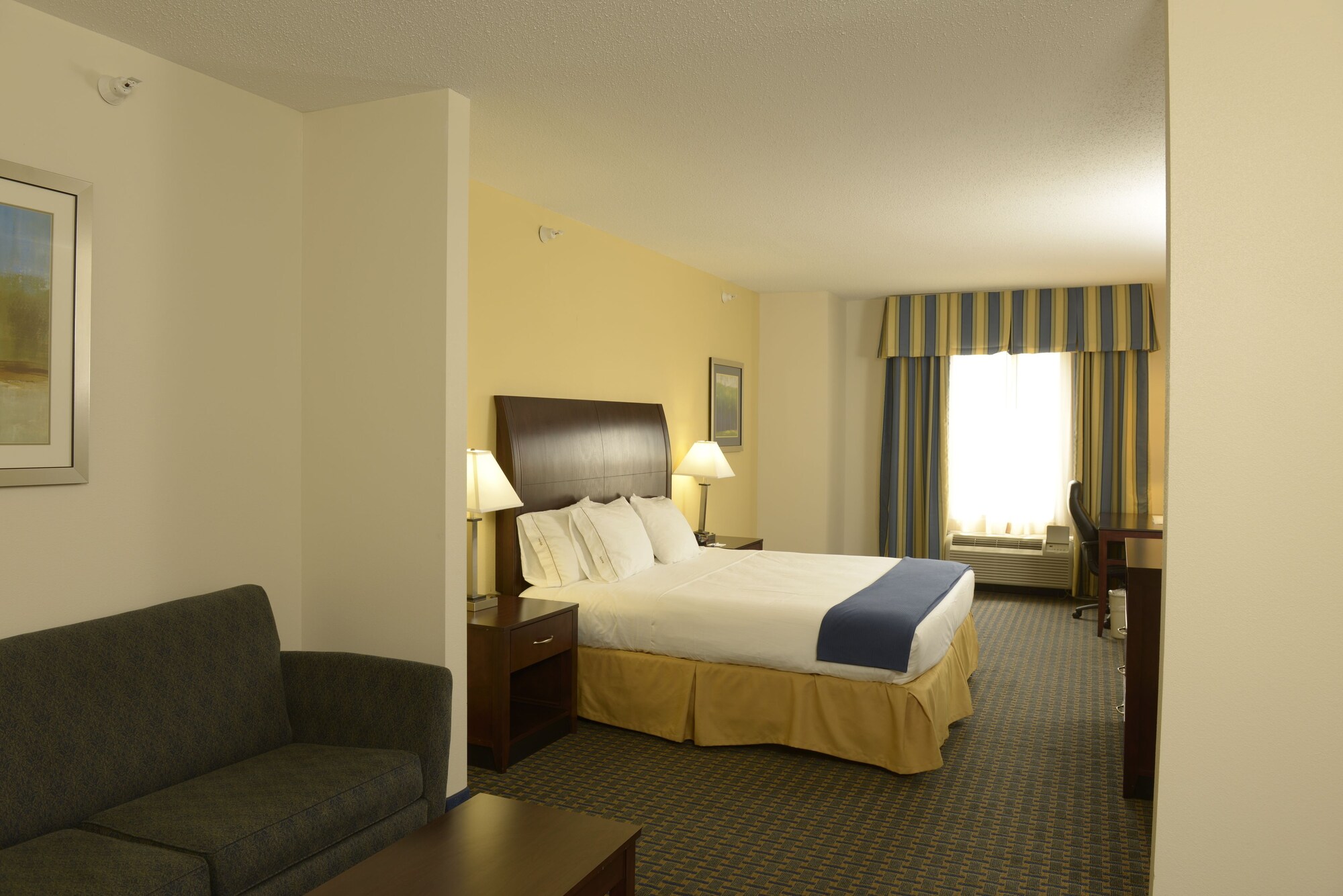 Holiday Inn Express & Suites Wilson - Downtown
