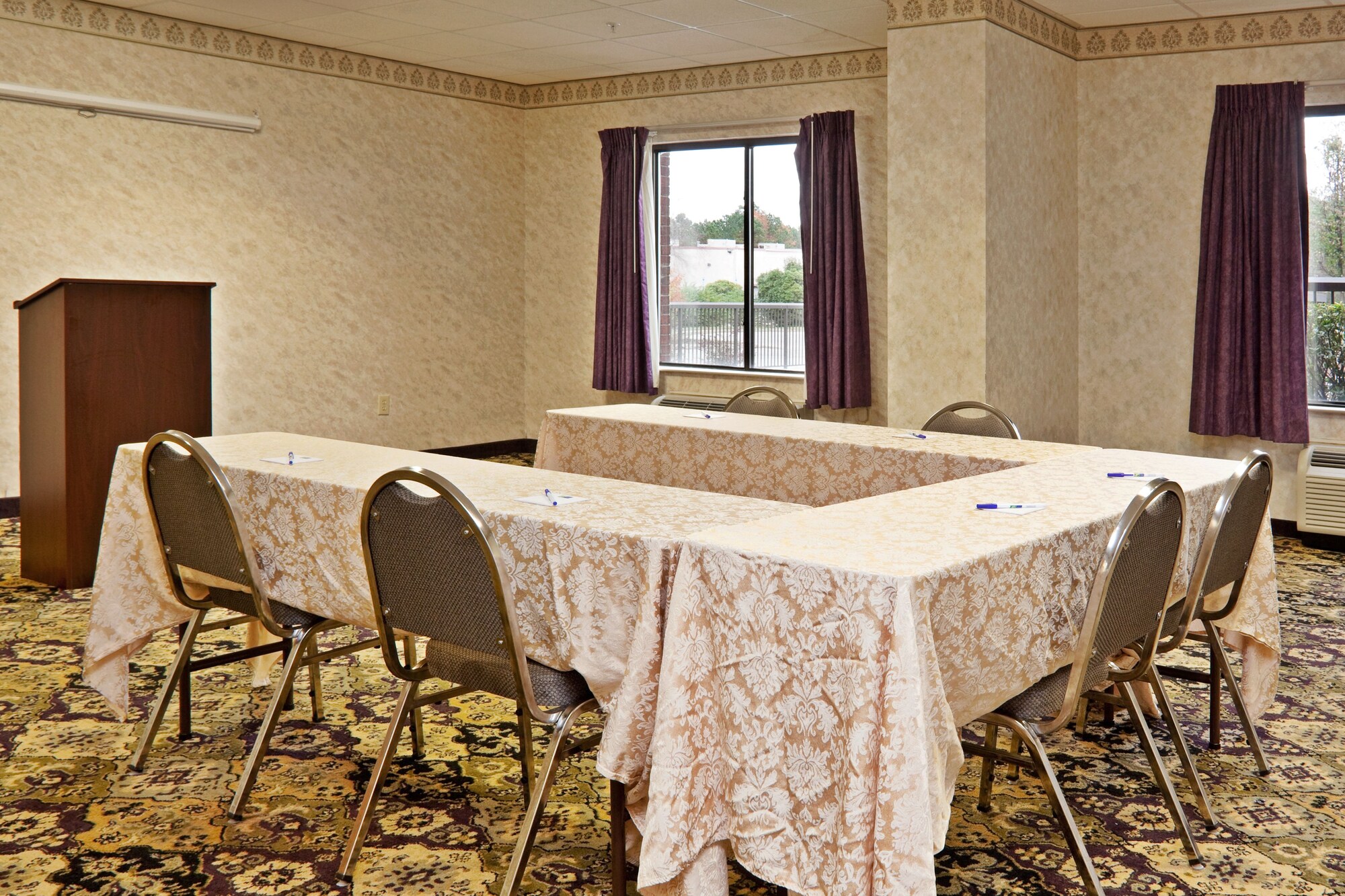 Holiday Inn Express & Suites Wilson - Downtown