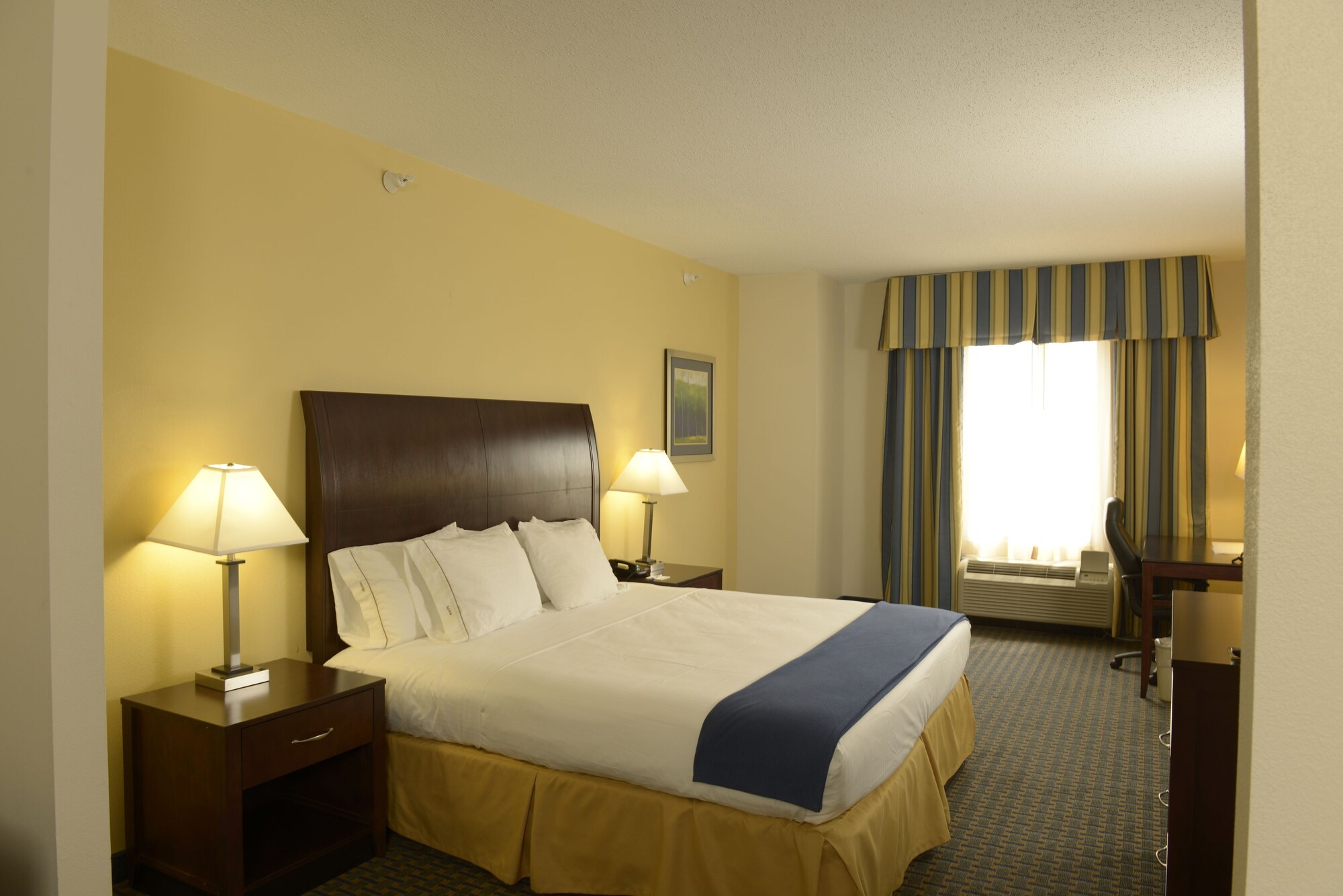 Holiday Inn Express & Suites Wilson - Downtown