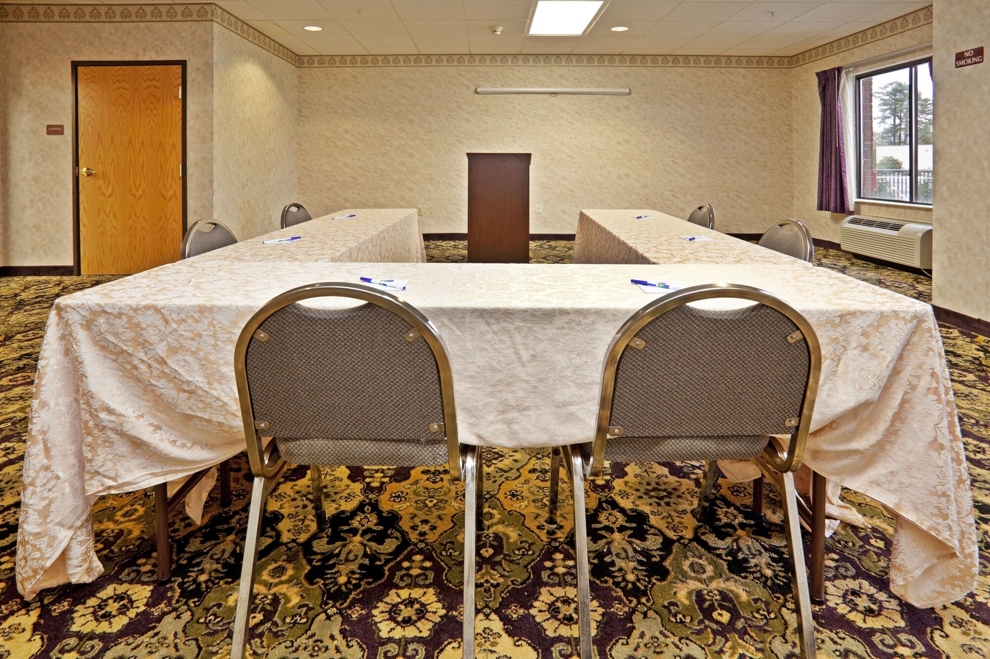 Holiday Inn Express & Suites Wilson - Downtown