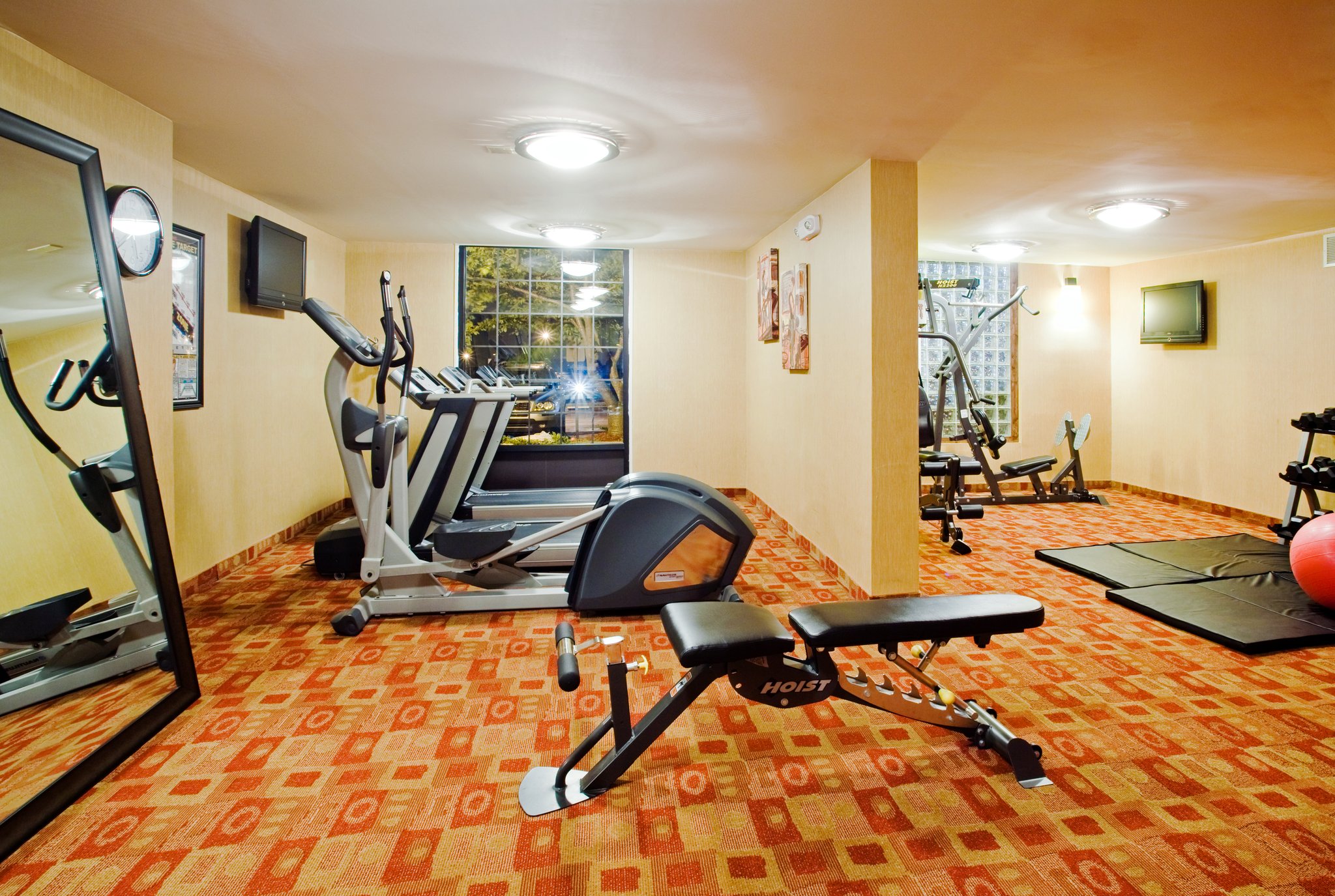 Holiday Inn Express Winston - Salem Downtown West