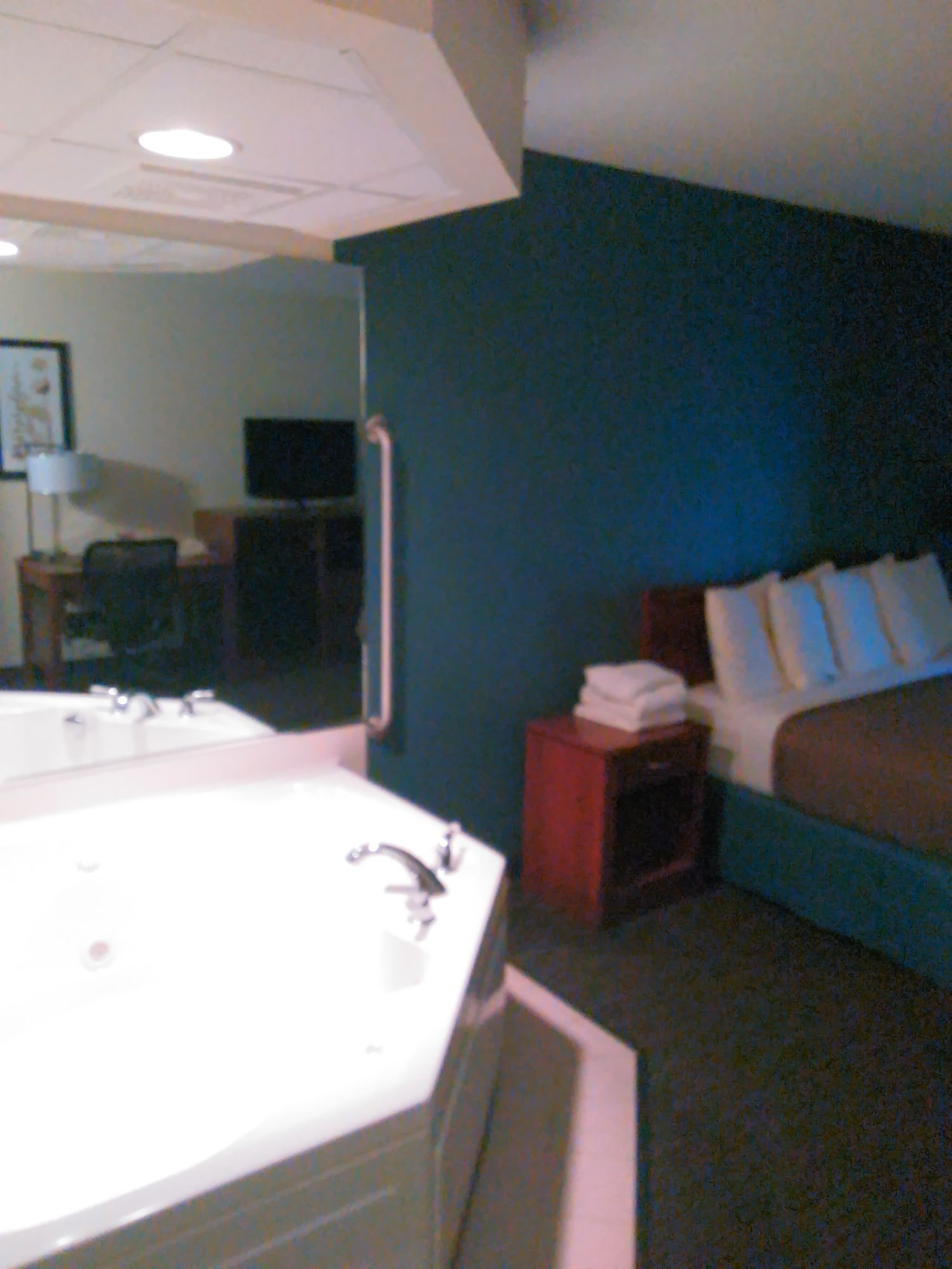 AmericInn by Wyndham Beulah